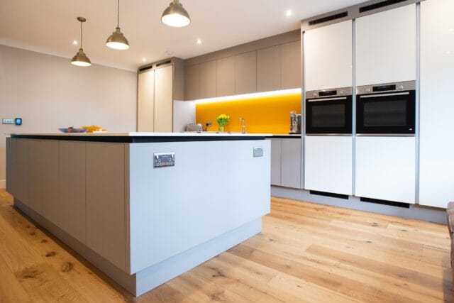 Two-tone handleless kitchen