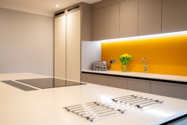 Two-tone handleless kitchen
