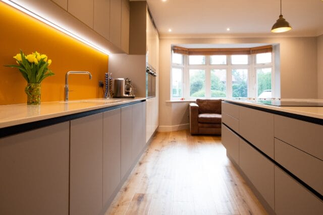 Two-tone handleless kitchen