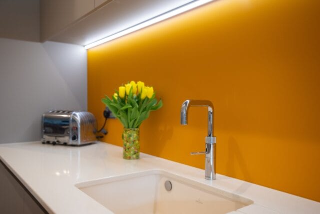 Two-tone handleless kitchen