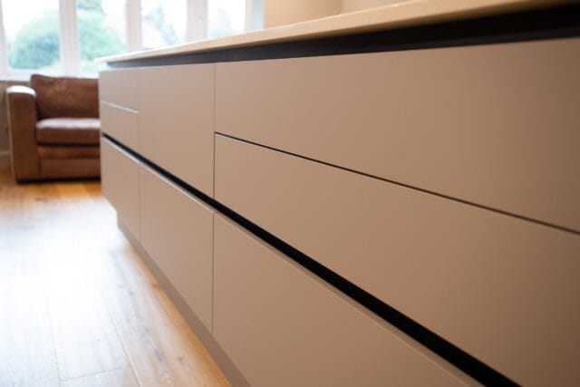 Two-tone handleless kitchen