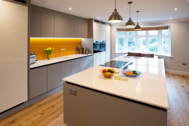 Two-tone handleless kitchen