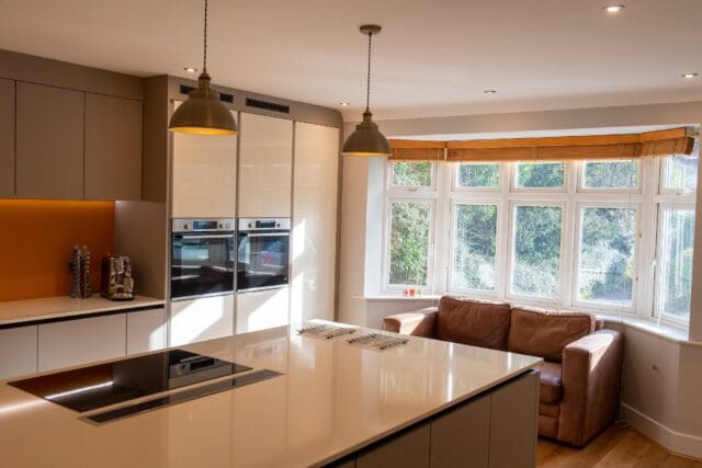 Two-tone handleless kitchen
