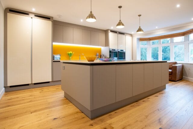 Two-tone handleless kitchen
