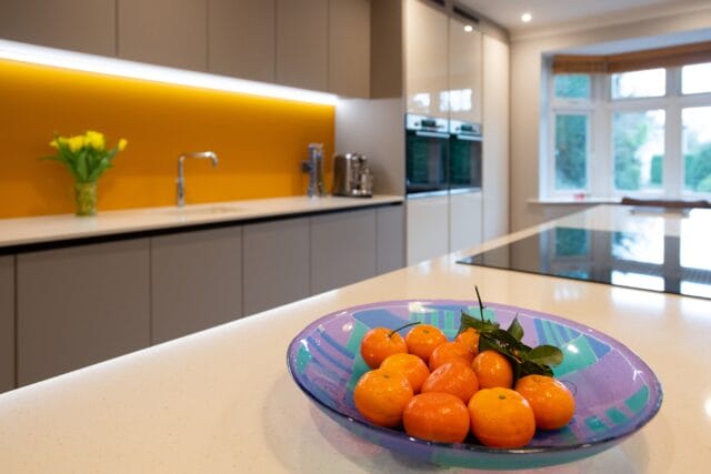Two-tone handleless kitchen