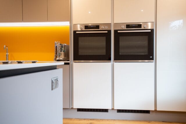 Two-tone handleless kitchen