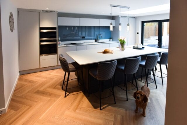 Handleless supermatt kitchen in graphite and light grey