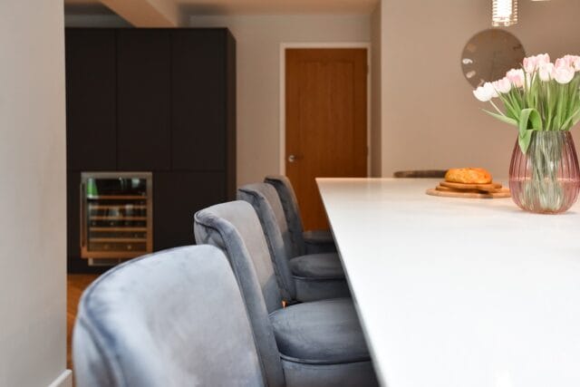 Handleless supermatt kitchen in graphite and light grey