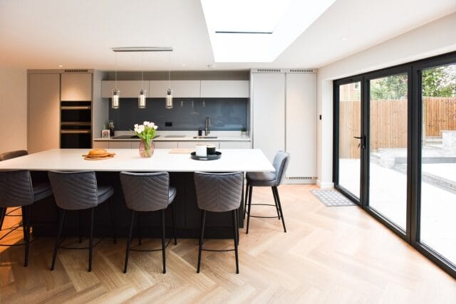 Handleless supermatt kitchen in graphite and light grey