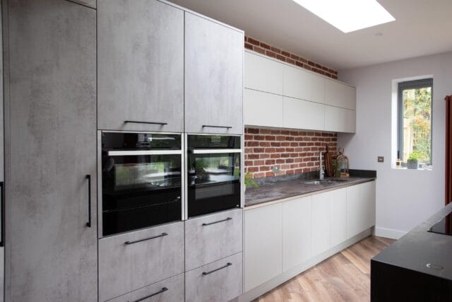 Modern two tone kitchen in light concrete and light pebble