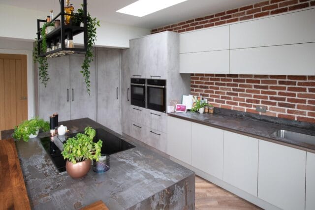 Modern two tone kitchen in light concrete and light pebble