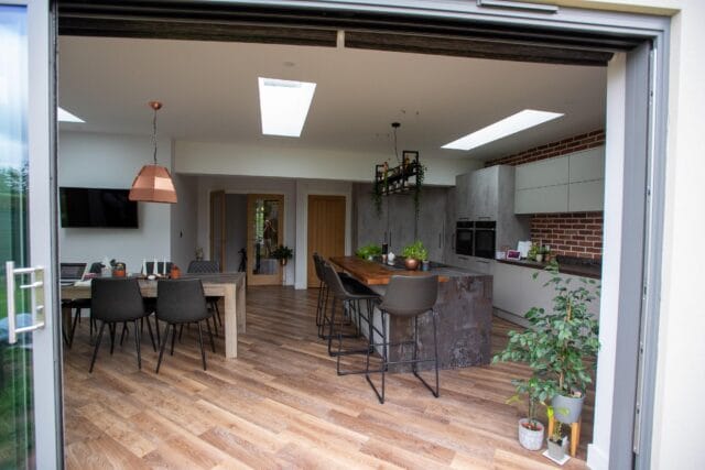 Modern two tone kitchen in light concrete and light pebble