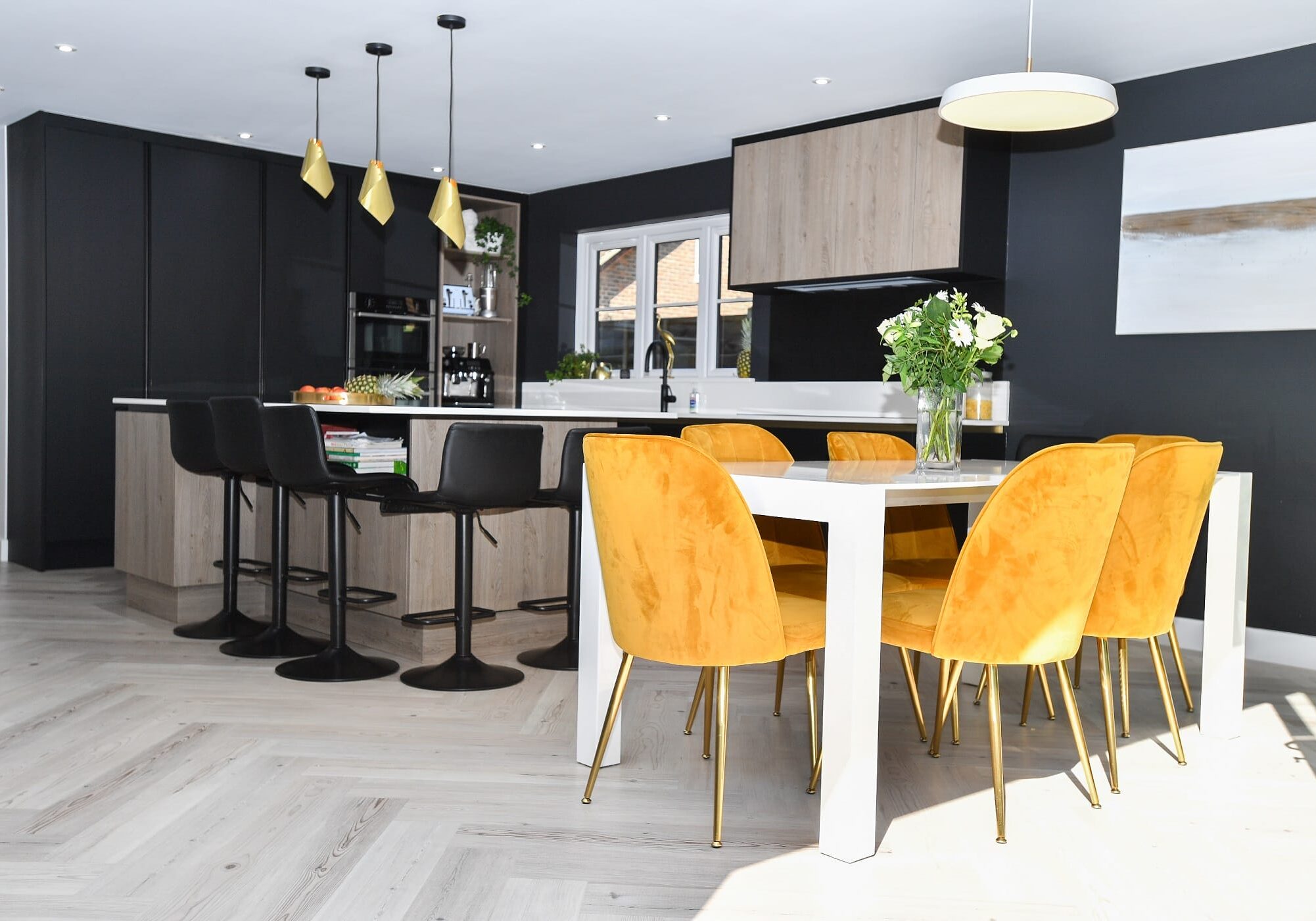 Modern_Handleless_Zurfiz Matt Black_Valore Denver Oak5